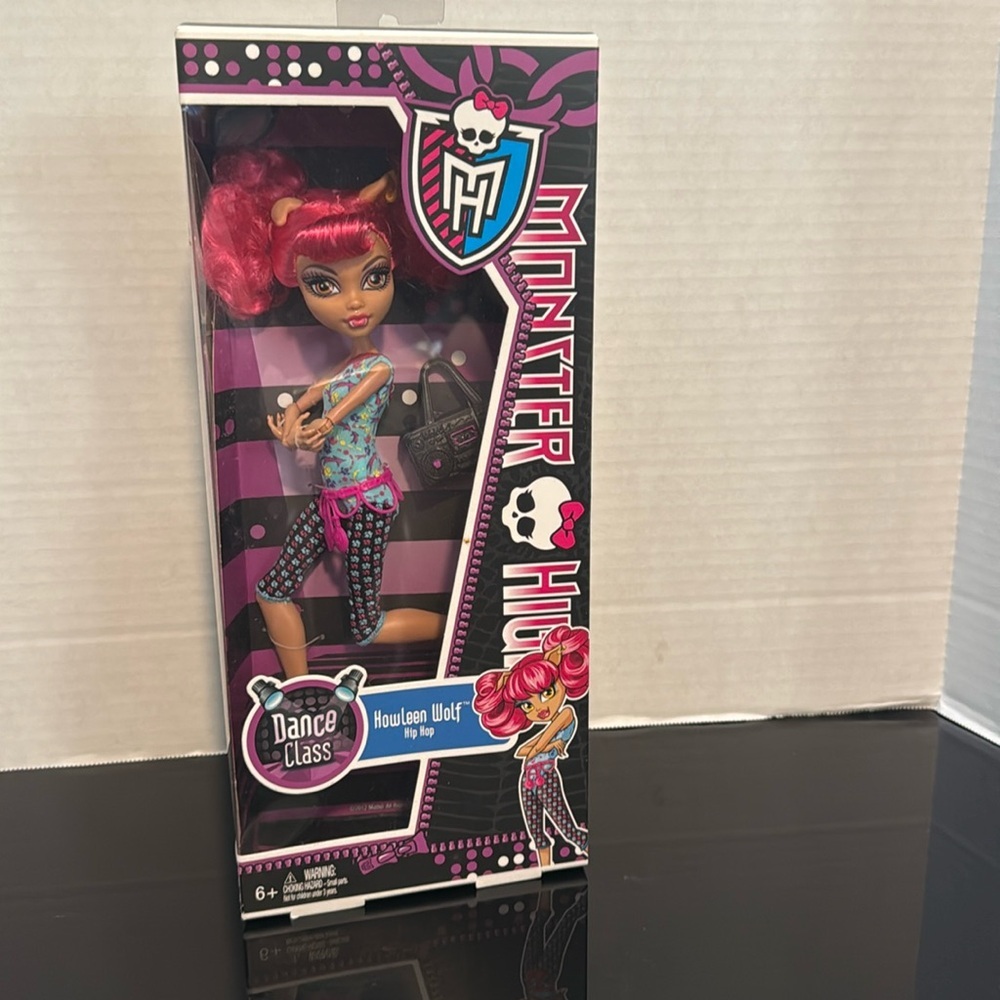 NIB Monster High Dance Class Howleen Wolf NRFB 2012 Original Run Discontinued
